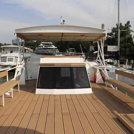 Free Boat Botel Belgrado