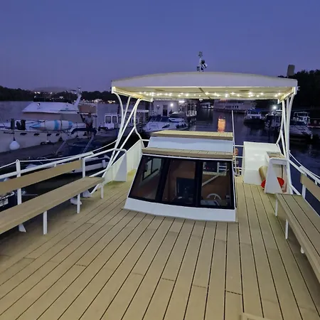 Free Boat Botel Belgrade